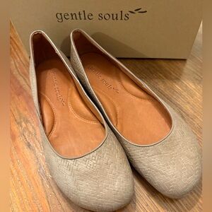 NEW Gentle Souls By Kenneth Cole Women’s Bay Style Shoes 10 M Taupe Ballet Flat
